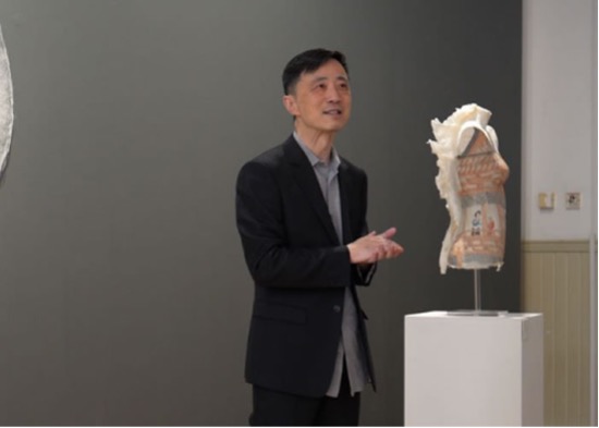 The curator of this exhibition, Professor Jiang Jiehong from Birmingham City University, delivered a speech.
