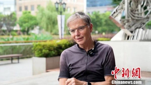 Ole Bouman cycles to china from amsterdam. 