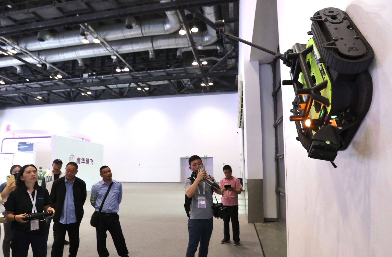 From Lab to Life: Smart Tech Shines at Beijing Expo - CHINA MINUTES