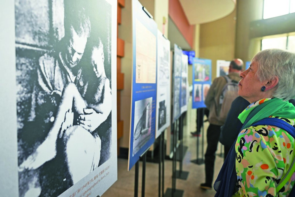 The photo exhibition of George Hogg