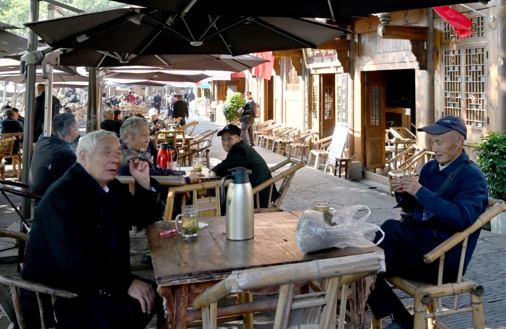 open-air teahouse in Enyang