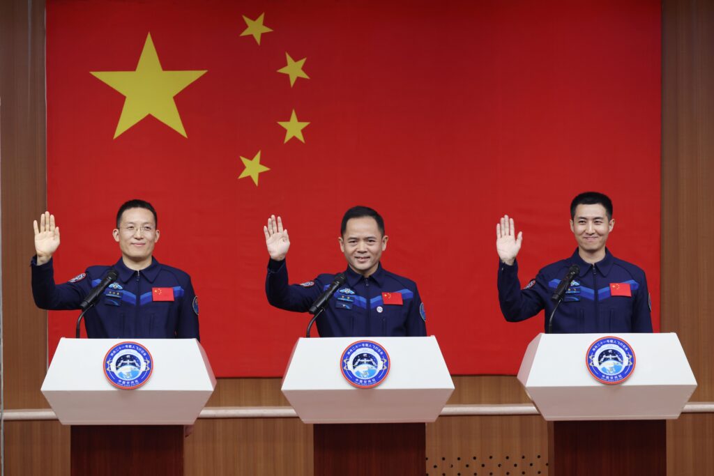China astronauts Shenzhou-21