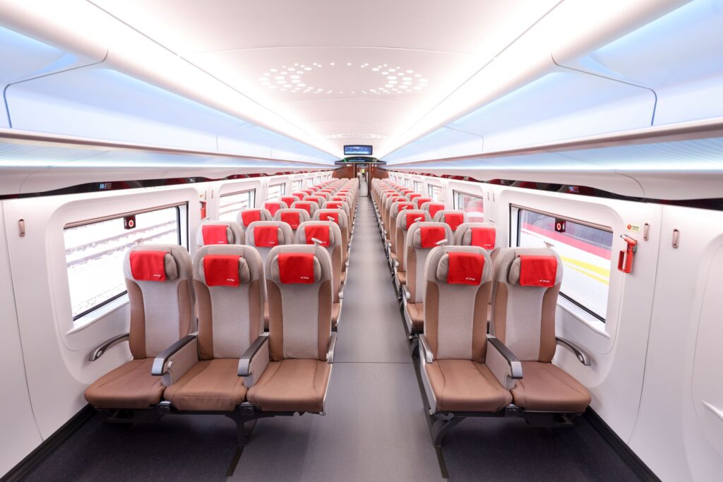 Second-class cabin of the CR450 EMU