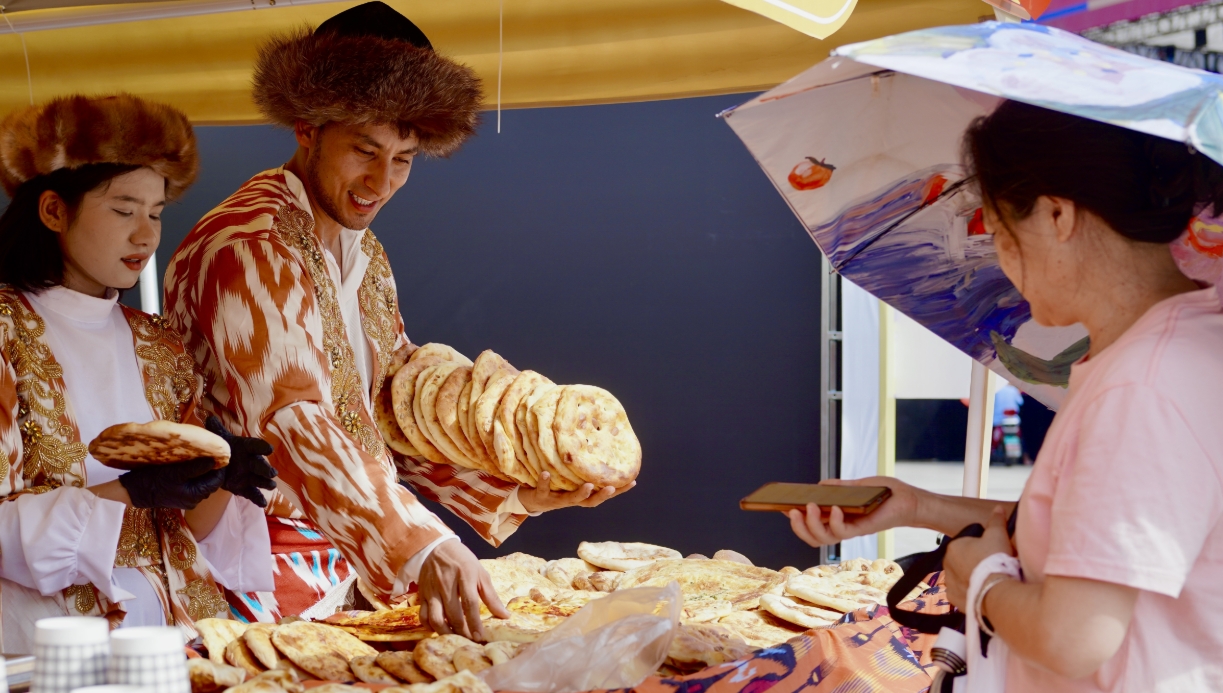 xinjiang Grand Bazaar Pedestrian Street