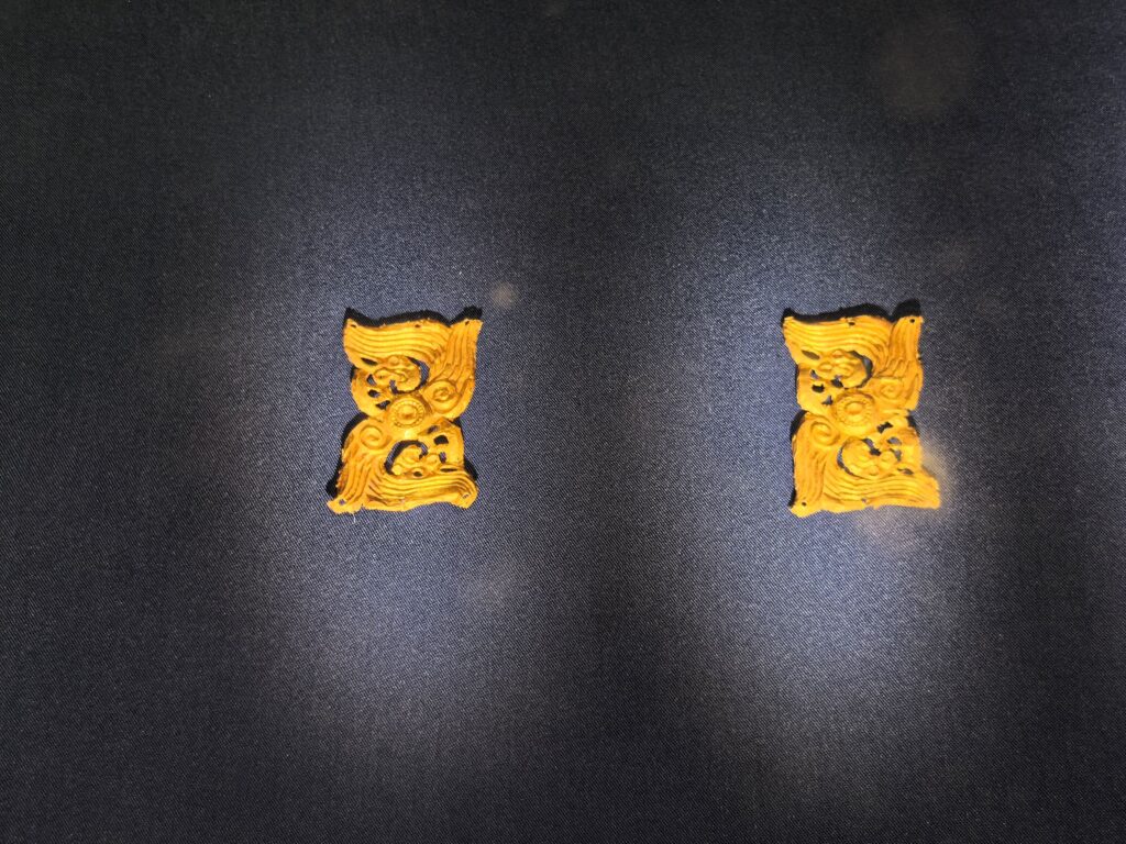 Belt ornament with bird pattern