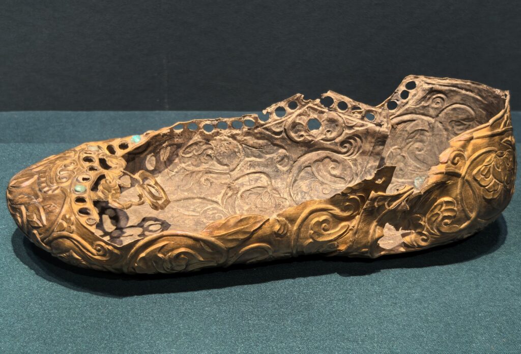 Shoe with floral scrolls