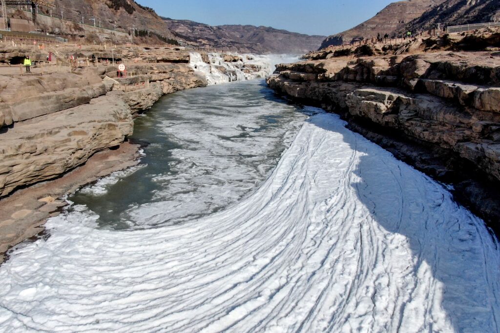 Ice flows block the Yellow River