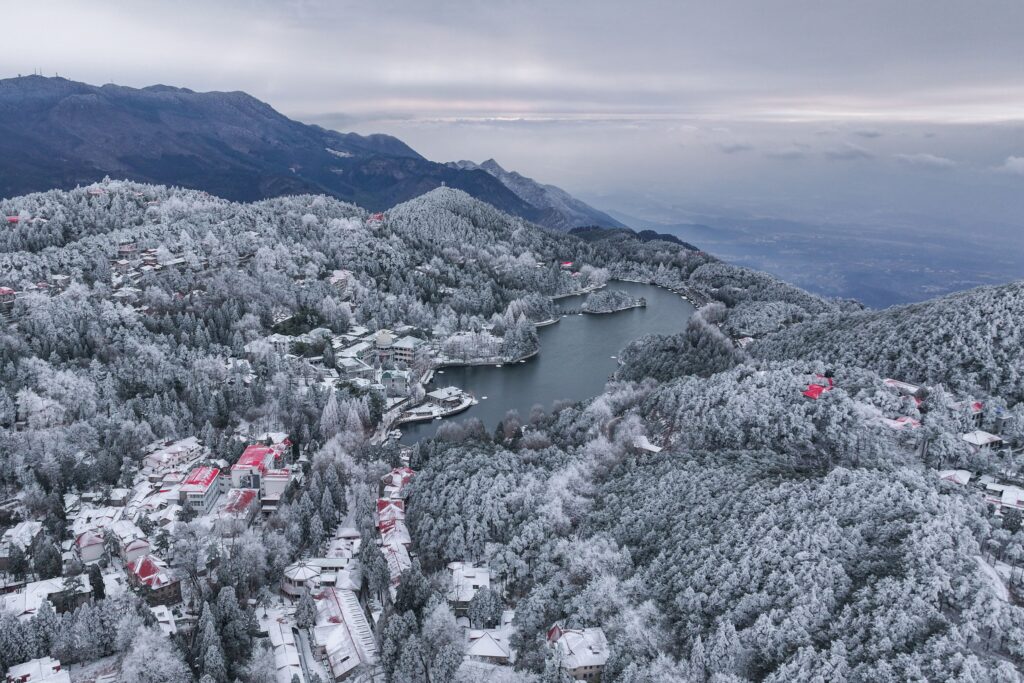 Lushan Mountain covered in snow